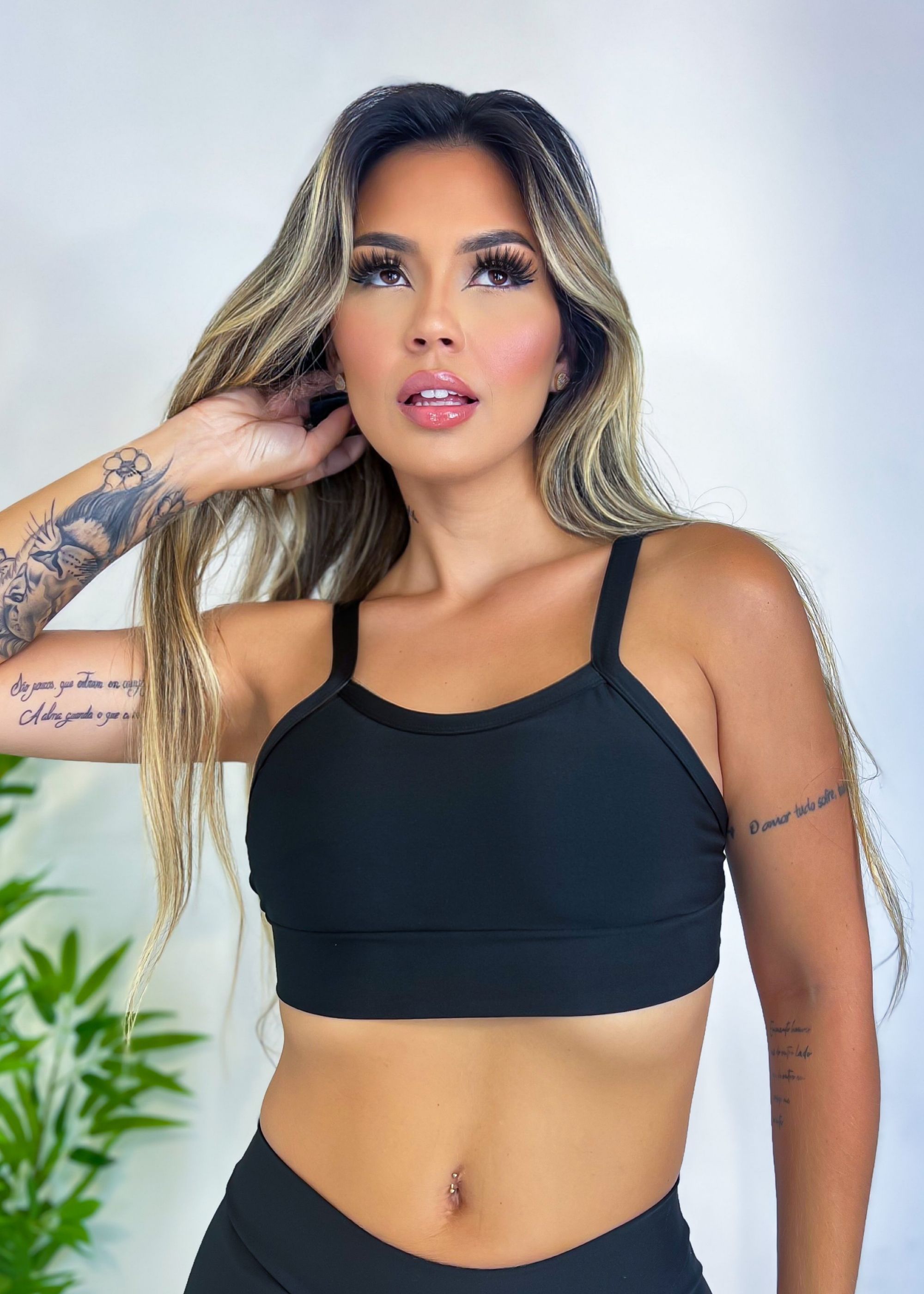 Top Cropped De Academia Fitness com forro cores preto