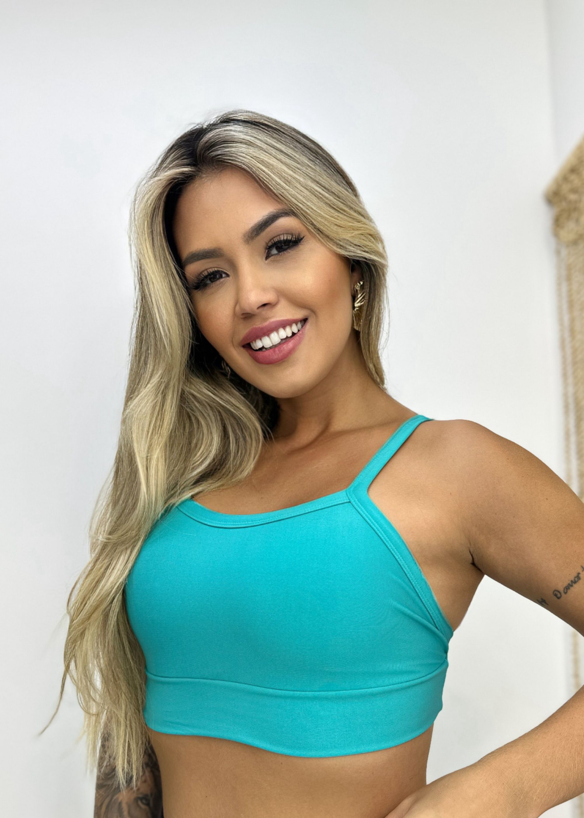 Top Cropped De Academia Fitness com forro cores verde